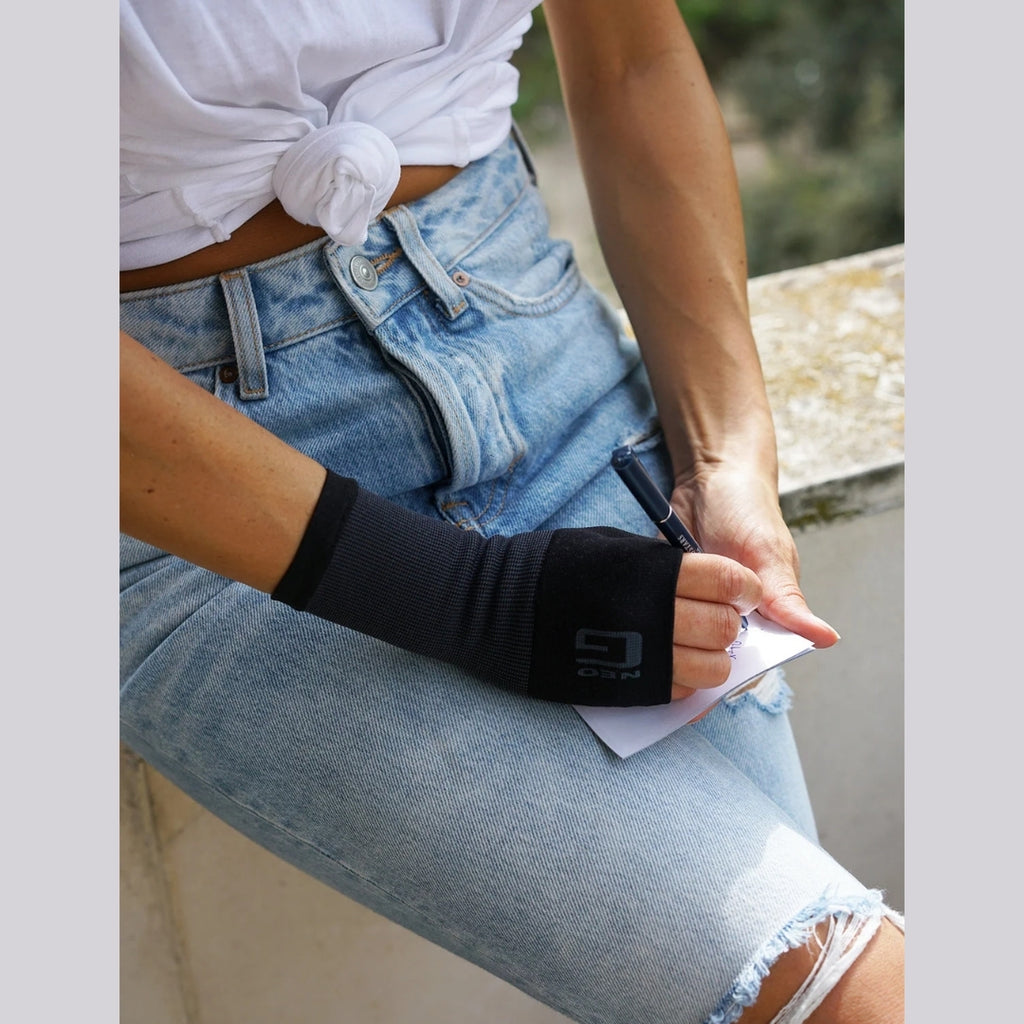 Neo G Airflow Wrist and Thumb Support – Large